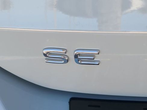 New 2026 Volkswagen Taos SE FWD image 10