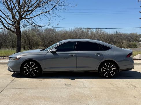 Used 2023 Honda Accord Touring image 2
