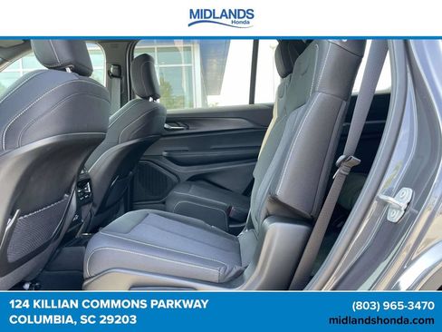 Used 2025 Jeep Grand Cherokee L Laredo RWD image 9