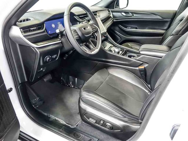 Used 2023 Jeep Grand Cherokee L Altitude AWD/4WD image 14