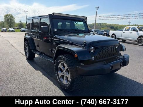 Used 2016 Jeep Wrangler Unlimited Sahara w/ Connectivity Group AWD/4WD image 3