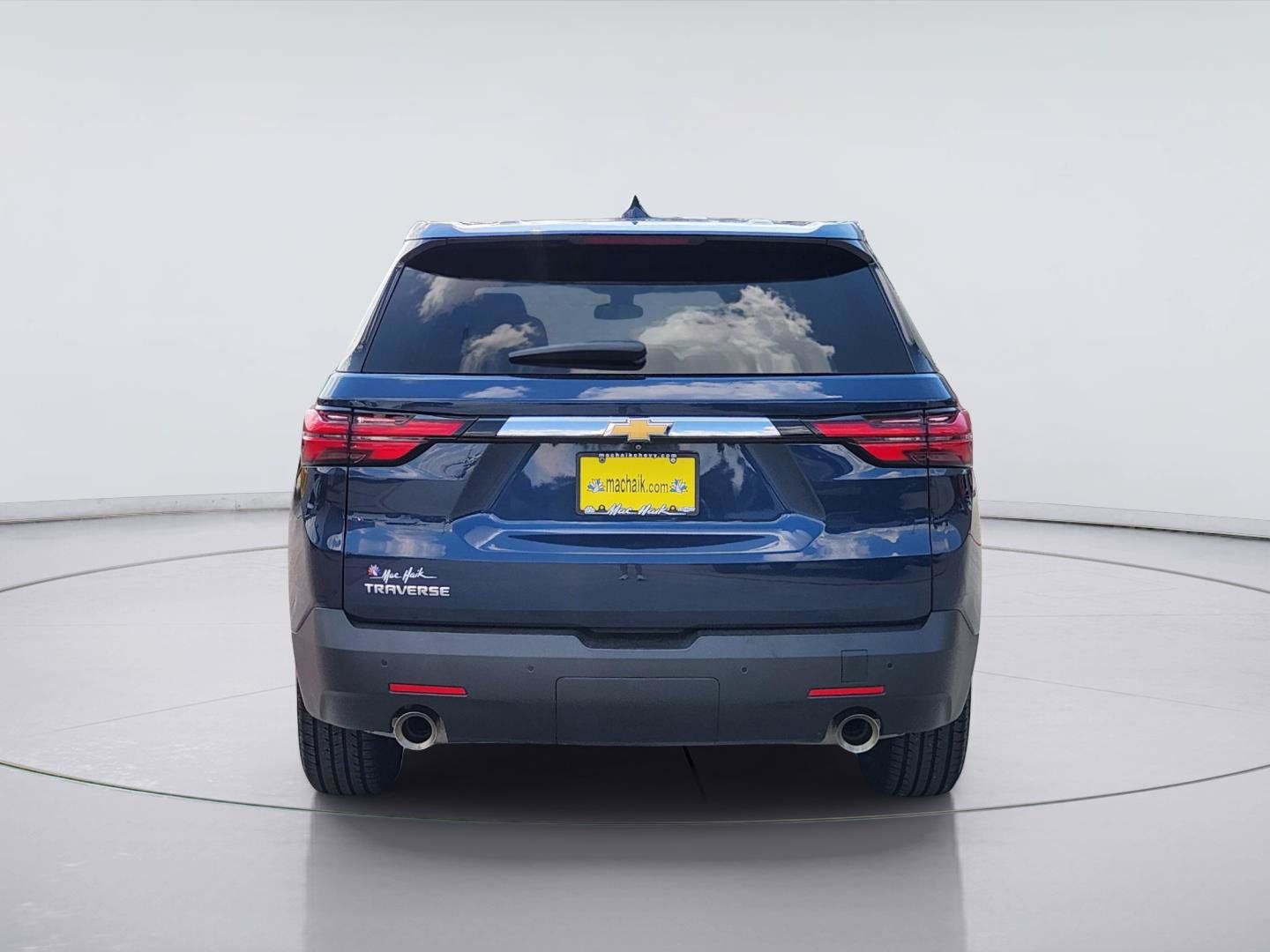 Used 2023 Chevrolet Traverse LS w/ Safety Package FWD image 6