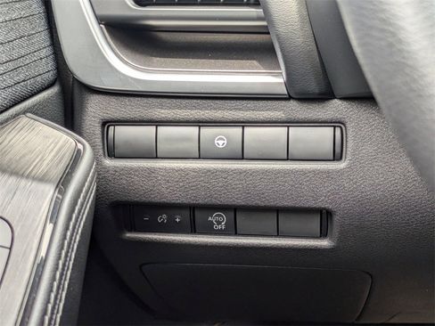 Certified 2023 Nissan Rogue SV image 17