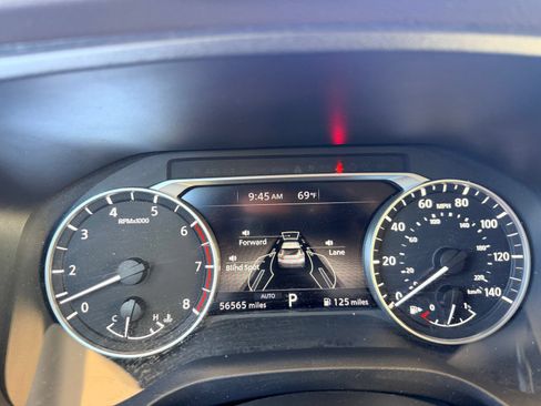 Used 2023 Nissan Rogue SV AWD/4WD image 17