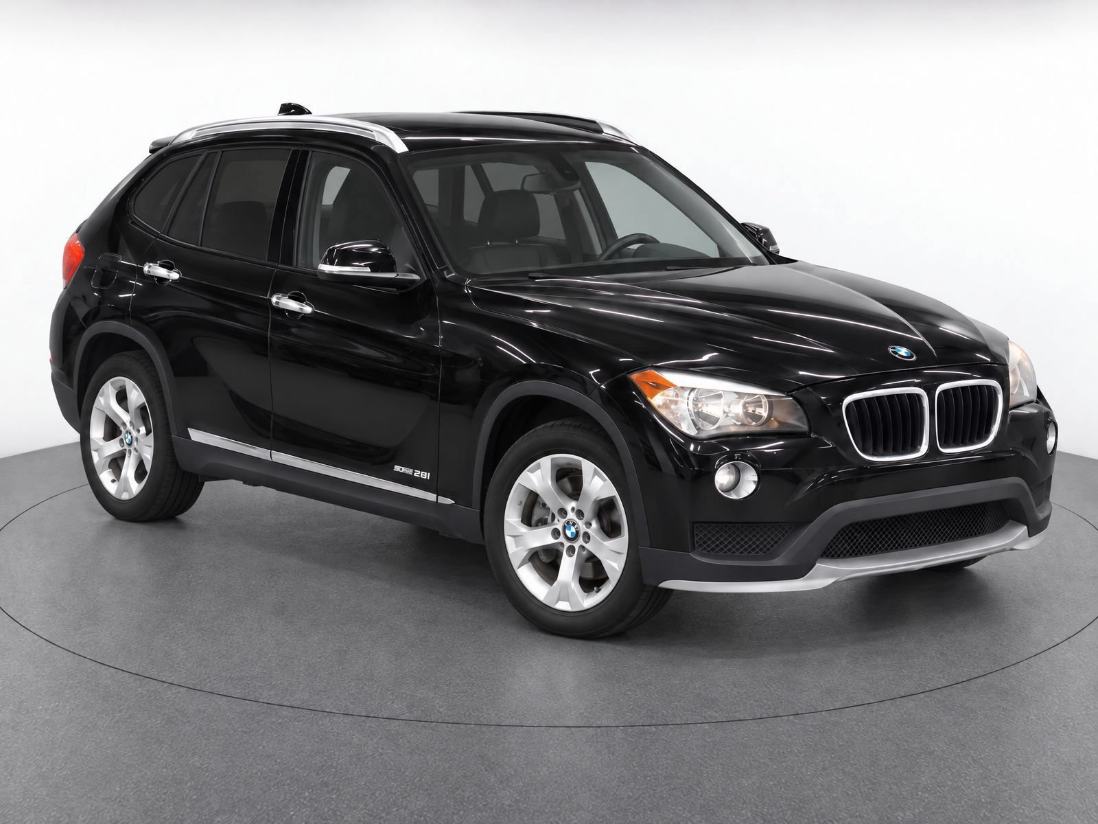 Used 2015 BMW X1 sDrive28i RWD image 1
