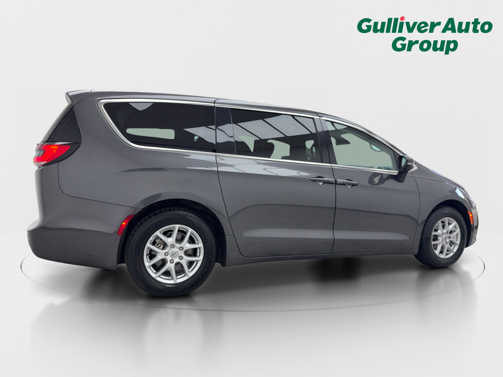 Used 2023 Chrysler Pacifica Touring-L FWD image 9