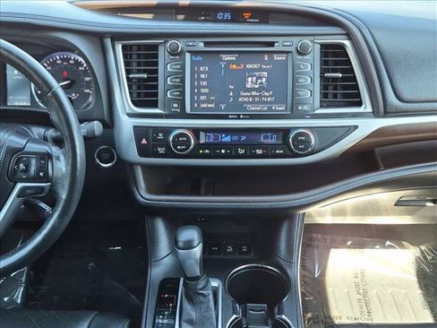 Used 2014 Toyota Highlander Limited Platinum AWD/4WD image 14