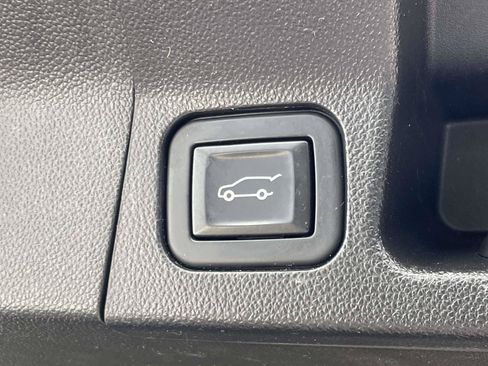 Used 2023 GMC Acadia SLE w/ Driver Convenience Package FWD image 11