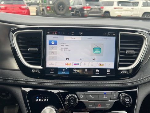 New 2026 Chrysler Pacifica Select image 28