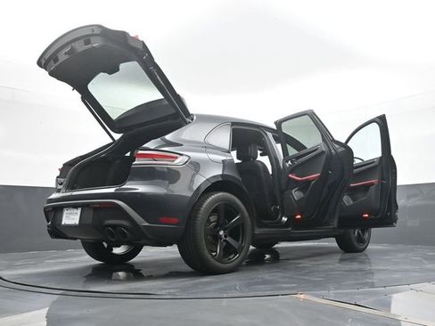 Certified 2023 Porsche Macan AWD/4WD image 27