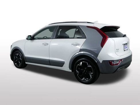 Used 2024 Kia Niro Wave w/ Wave Preserve Package FWD image 9