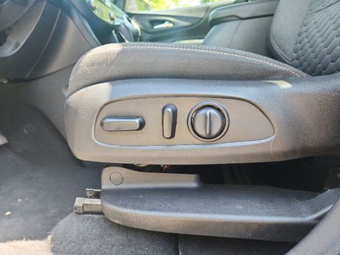 Used 2019 Chevrolet Equinox LT FWD image 24