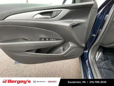 Used 2018 Buick Regal Preferred FWD image 24
