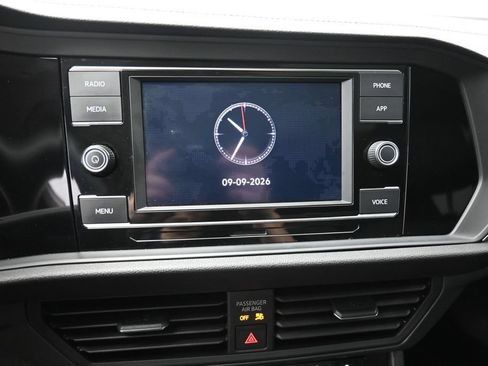 Used 2023 Volkswagen Jetta SE FWD image 9