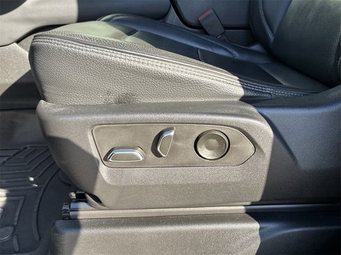 Used 2023 GMC Yukon XL Denali w/ Advanced Technology Package image 13