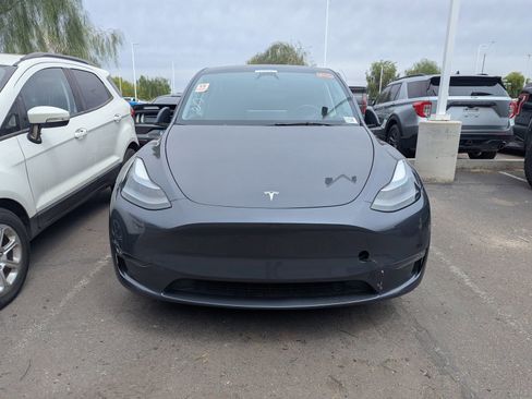 Used 2023 Tesla Model Y Long Range AWD/4WD image 2