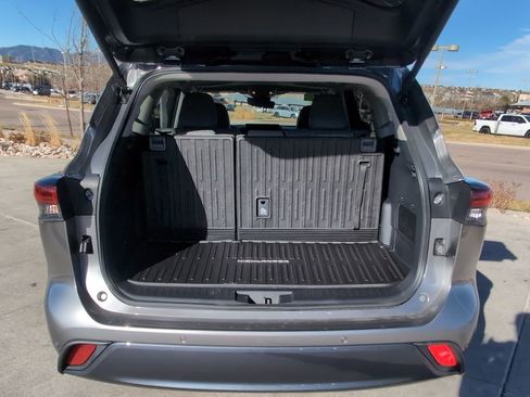 Used 2026 Toyota Highlander Limited image 27