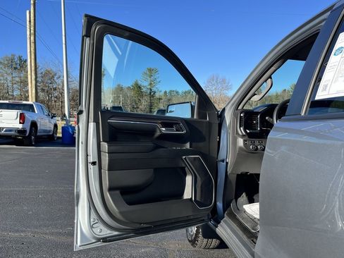 Used 2024 Chevrolet Silverado 1500 LT image 10