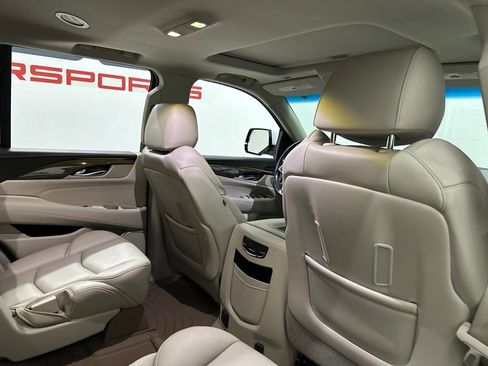 Used 2019 Cadillac Escalade Luxury AWD/4WD image 58