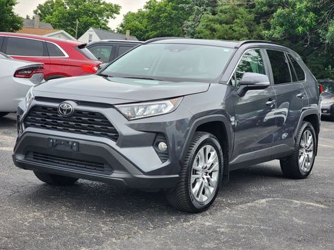 Used 2019 Toyota RAV4 XLE Premium image 3