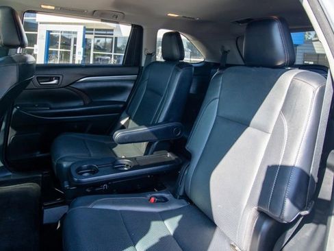 Used 2018 Toyota Highlander Limited image 29