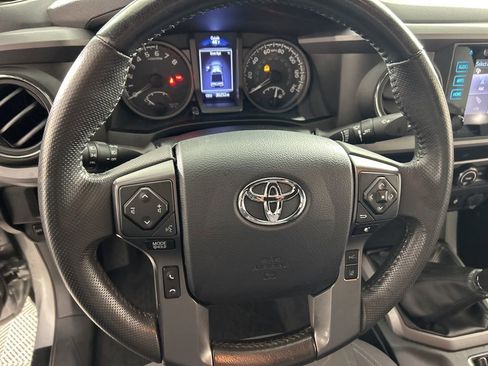 Used 2019 Toyota Tacoma TRD Sport image 14