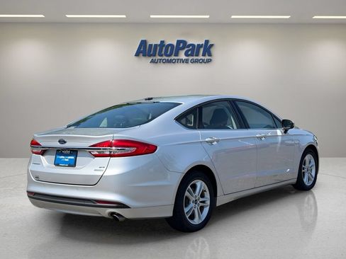 Used 2018 Ford Fusion SE w/ Fusion SE Technology Package FWD image 7