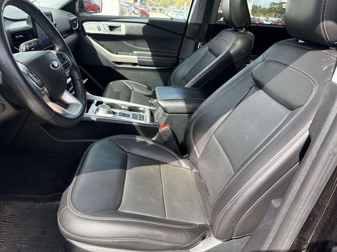 Used 2022 Ford Explorer Limited w/ Equipment Group 301A image 9