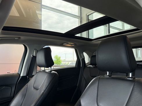 Used 2022 Ford Edge Titanium AWD/4WD image 18