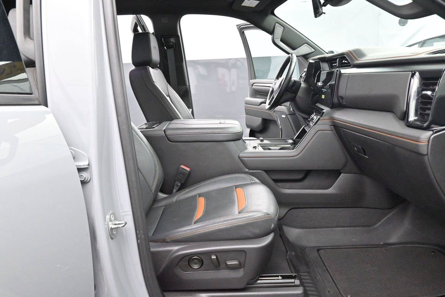 Used 2024 GMC Sierra 2500 AT4 w/ AT4 Premium Plus Package AWD/4WD image 30