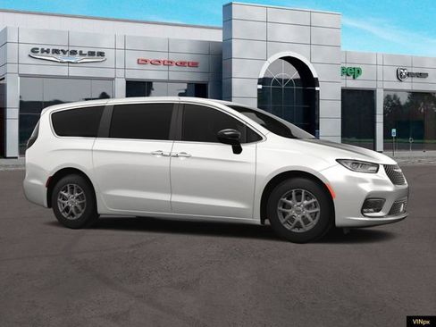 New 2025 Chrysler Pacifica Select image 10