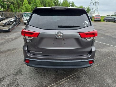 Used 2019 Toyota Highlander LE FWD image 5