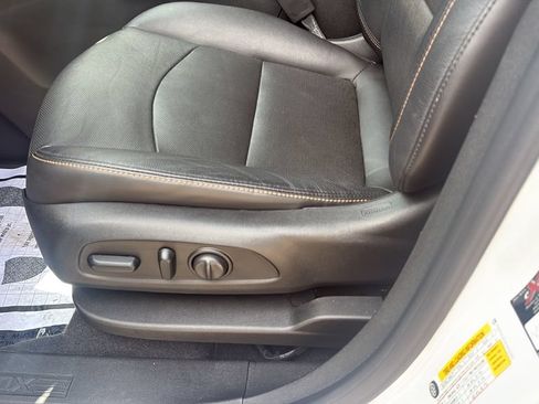 Used 2020 Chevrolet Equinox LT w/ Sport Edition FWD image 17