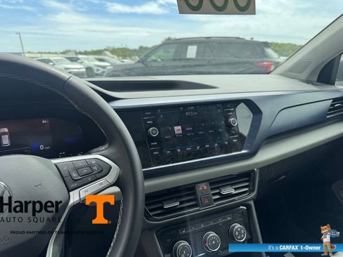 Used 2023 Volkswagen Taos SE w/ Panoramic Sunroof Package image 16