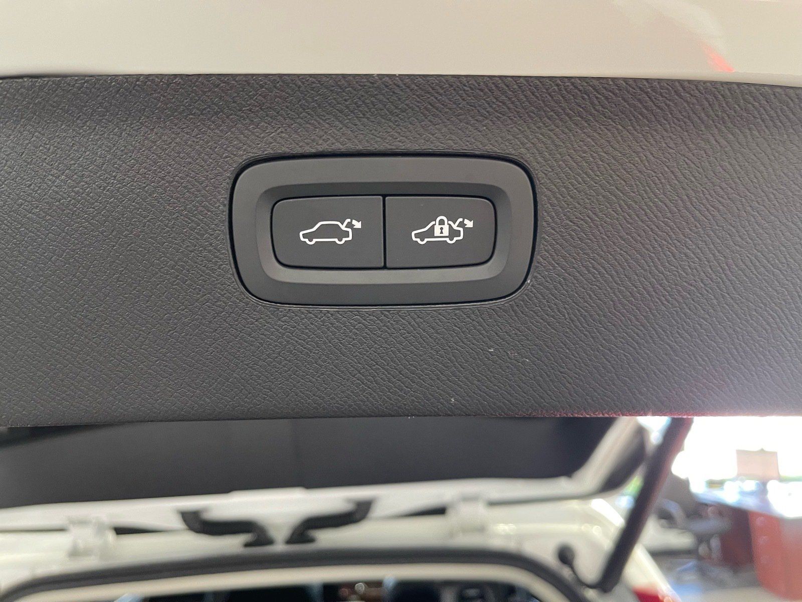 Used 2025 Volvo XC90 B5 Plus w/ Protection Package Premier AWD/4WD image 36