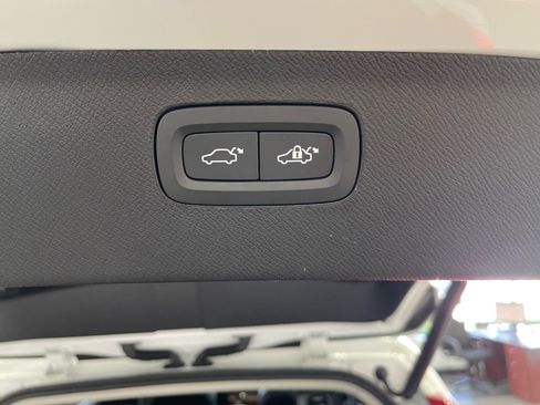 Used 2025 Volvo XC90 B5 Plus w/ Protection Package Premier AWD/4WD image 36
