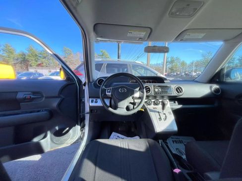 Used 2008 Scion xB FWD image 17