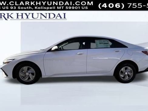Used 2025 Hyundai Elantra SE image 8