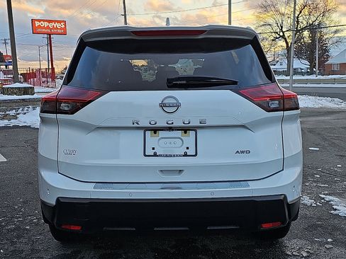 Certified 2025 Nissan Rogue SV image 5