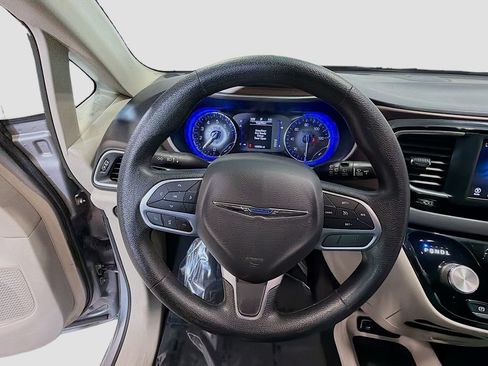 Used 2021 Chrysler Voyager Lxi FWD image 9