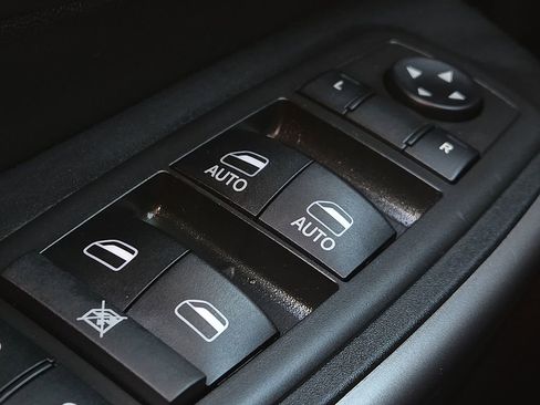 Used 2019 Jeep Cherokee Latitude Plus image 18