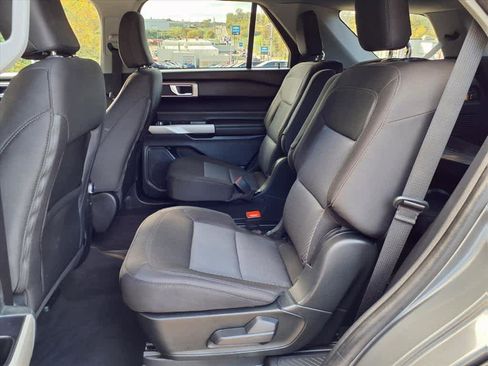 Used 2022 Ford Explorer XLT image 10