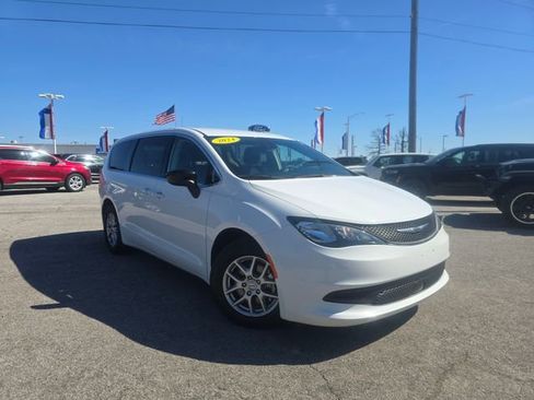 Used 2024 Chrysler Voyager LX image 1