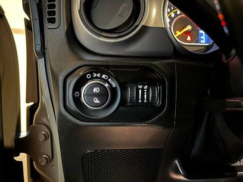 Used 2020 Jeep Gladiator Sport w/ Quick Order Package 24S AWD/4WD image 16