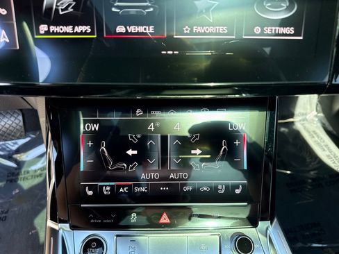 Used 2023 Audi e-tron Prestige w/ Prestige Package AWD/4WD image 18