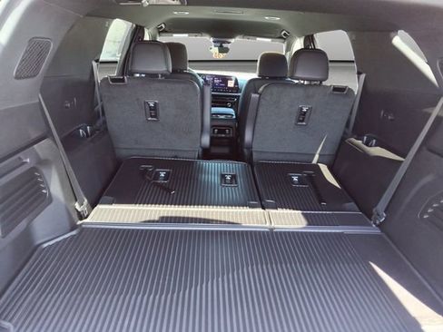 New 2026 Chevrolet Traverse LT w/ Driver Confidence Package AWD/4WD image 18