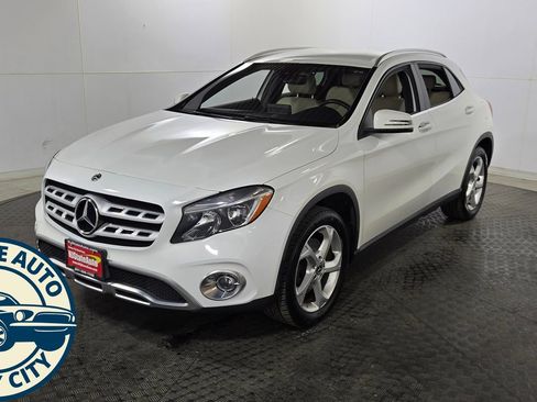 Used 2018 Mercedes-Benz GLA 250 4MATIC image 3