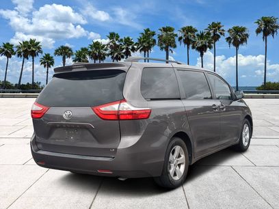 Used 2017 Toyota Sienna LE