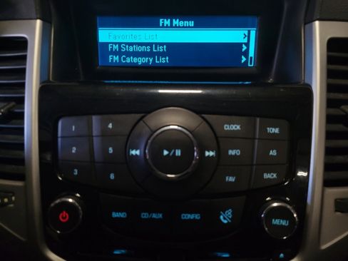 Used 2015 Chevrolet Cruze LT image 25