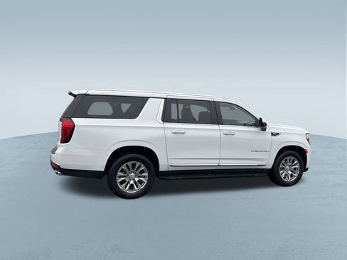 Used 2022 GMC Yukon XL Denali image 9